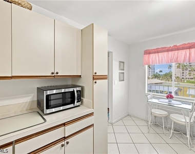 10686 Gulf Shore Drive - Photo Thumbnail 7