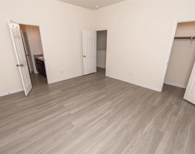 14710 Jennys Park Place - Photo Thumbnail 7