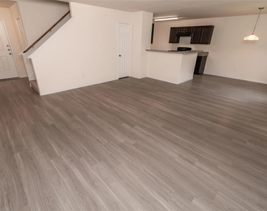 14710 Jennys Park Place - Photo Thumbnail 5