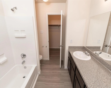 14710 Jennys Park Place - Photo Thumbnail 8