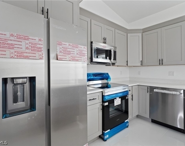 2458 Nw 9th Terrace - Photo Thumbnail 9