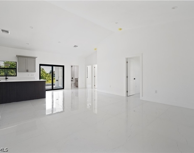 2458 Nw 9th Terrace - Photo Thumbnail 5