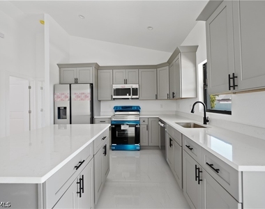 2458 Nw 9th Terrace - Photo Thumbnail 8