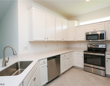 2599 Vine Avenue - Photo Thumbnail 3