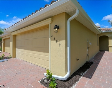 2599 Vine Avenue - Photo Thumbnail 2