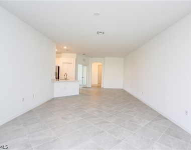 2599 Vine Avenue - Photo Thumbnail 13