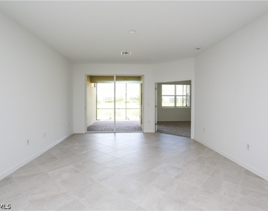 2599 Vine Avenue - Photo Thumbnail 9