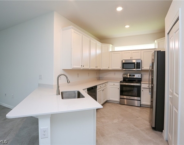 2599 Vine Avenue - Photo Thumbnail 8