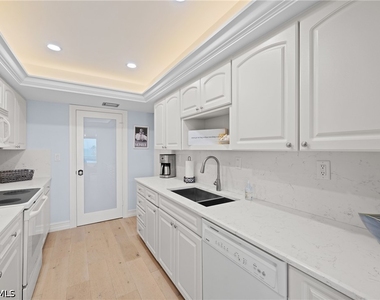 3430 Gulf Shore Boulevard N - Photo Thumbnail 11