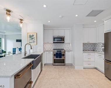 2170 Gulf Shore Boulevard N - Photo Thumbnail 12