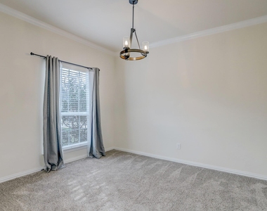 52 Hallmark Drive - Photo Thumbnail 4