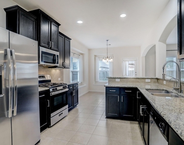 52 Hallmark Drive - Photo Thumbnail 6