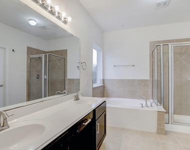 52 Hallmark Drive - Photo Thumbnail 8