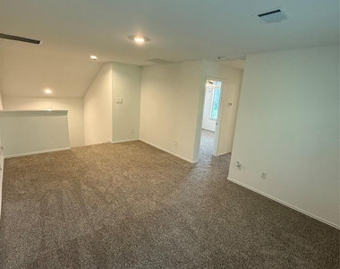 2914 Roman Forest Boulevard - Photo Thumbnail 6