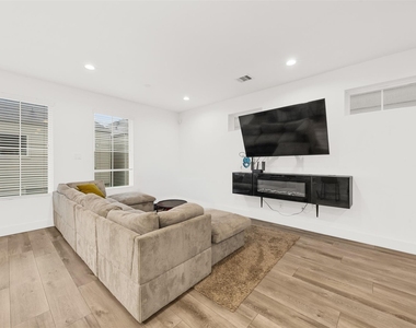 2056 Johanna Drive - Photo Thumbnail 5
