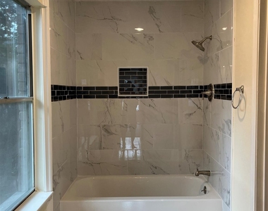12810 Ashford Meadow Drive - Photo Thumbnail 15