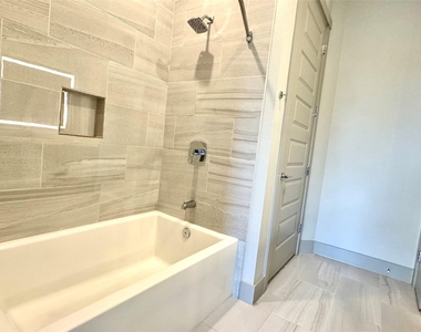 401 W 25th Street - Photo Thumbnail 13
