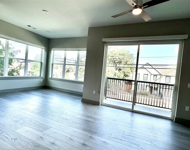 401 W 25th Street - Photo Thumbnail 7