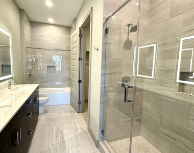 401 W 25th Street - Photo Thumbnail 17