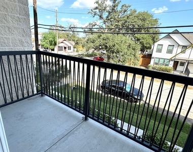 401 W 25th Street - Photo Thumbnail 9