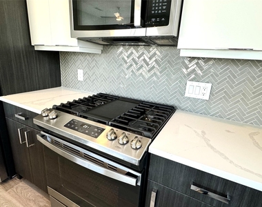 401 W 25th Street - Photo Thumbnail 5