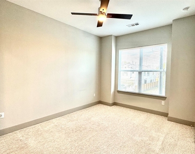 401 W 25th Street - Photo Thumbnail 12