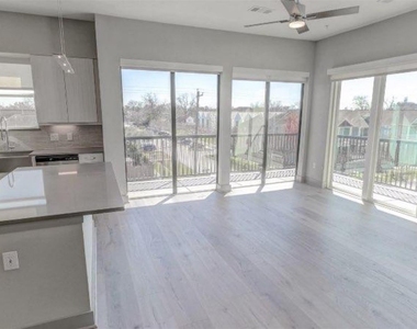 401 W 25th Street - Photo Thumbnail 1
