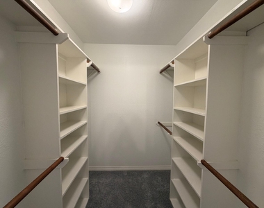 12711 Woodcreek Drive - Photo Thumbnail 9