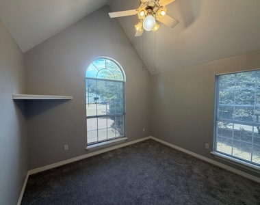12711 Woodcreek Drive - Photo Thumbnail 10