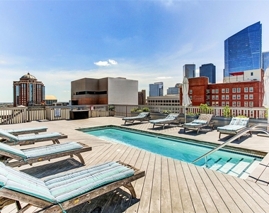 915 Franklin Street - Photo Thumbnail 5