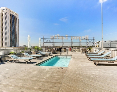915 Franklin Street - Photo Thumbnail 4
