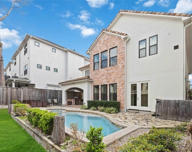 215 Malone Street - Photo Thumbnail 2