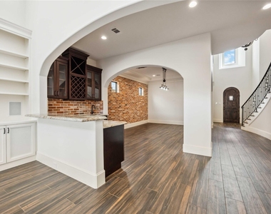 215 Malone Street - Photo Thumbnail 15