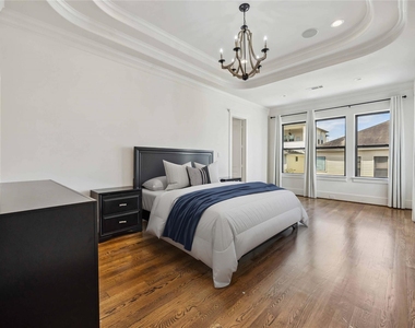 215 Malone Street - Photo Thumbnail 22