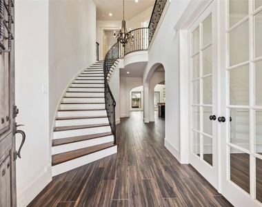 215 Malone Street - Photo Thumbnail 3