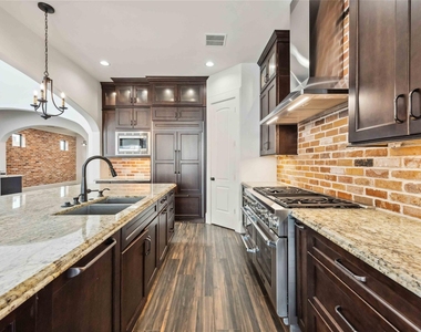 215 Malone Street - Photo Thumbnail 12