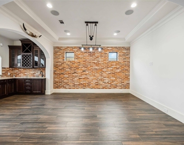 215 Malone Street - Photo Thumbnail 17