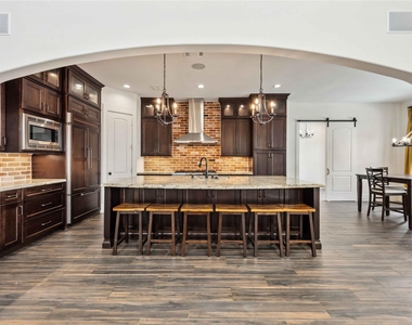 215 Malone Street - Photo Thumbnail 11