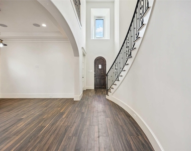 215 Malone Street - Photo Thumbnail 8