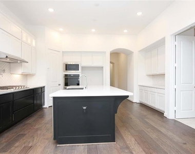 9634 Wright Drive - Photo Thumbnail 6