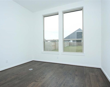 9634 Wright Drive - Photo Thumbnail 16