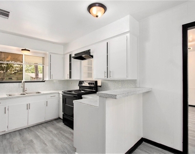10906 Panay Drive - Photo Thumbnail 7