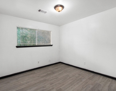 10906 Panay Drive - Photo Thumbnail 14
