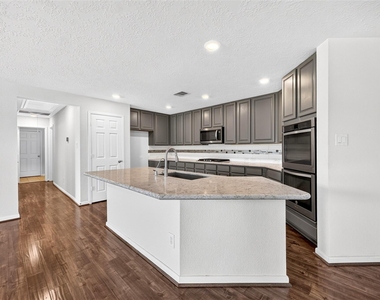 5202 Pine Forest Ridge Street - Photo Thumbnail 16