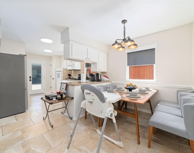 5727 Capello Dr - Photo Thumbnail 3