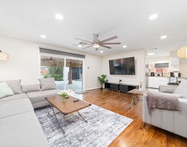5727 Capello Dr - Photo Thumbnail 4