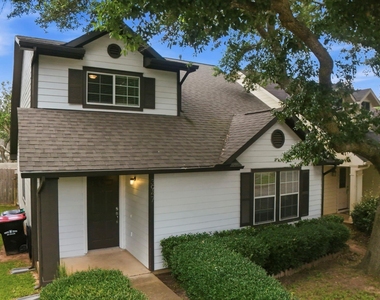 3947 Carriage Park Row - Photo Thumbnail 2