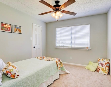 21702 N Tangle Creek Lane - Photo Thumbnail 14