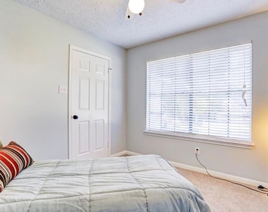 21702 N Tangle Creek Lane - Photo Thumbnail 11
