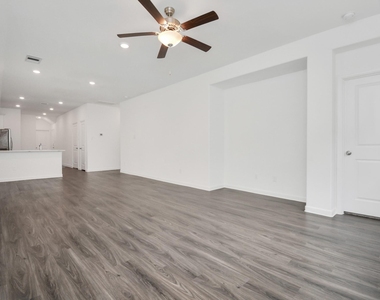 15826 Menlow Bend Drive - Photo Thumbnail 9
